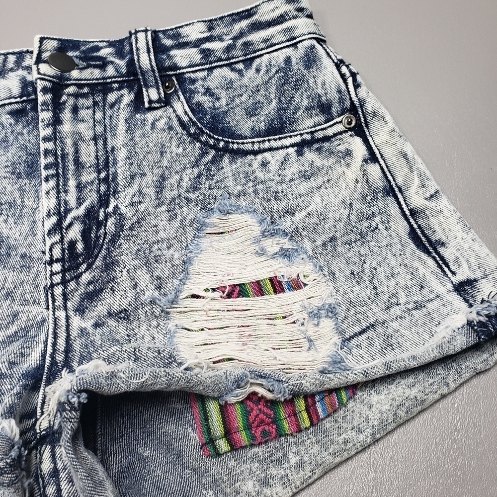 Forever 21 acid wash ripped distressed jean shorts colorful pockets size 24 - Picture 2 of 10